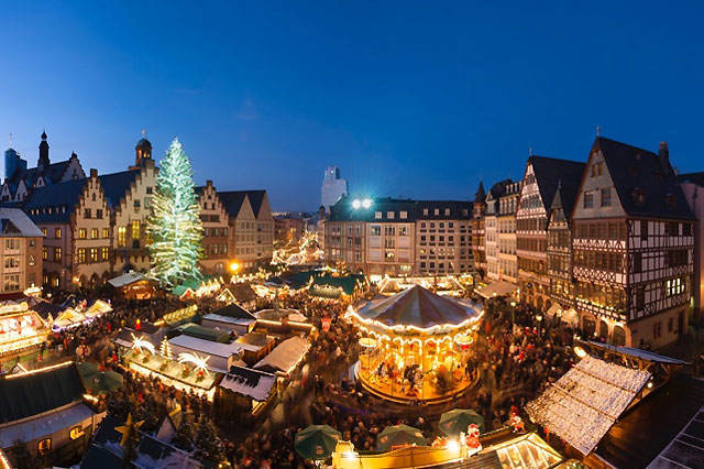 Christmas market in Frankfurt's Romerberg.