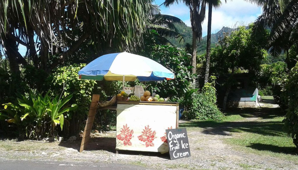 Roadside stalls in Rarotonga. Credit Mike Yardley