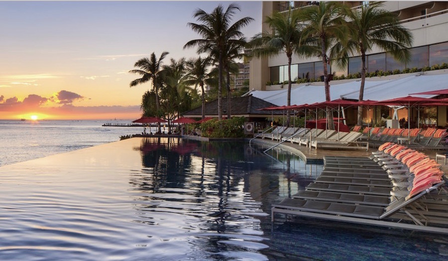 Sheraton Waikiki infinity edge pool. Hawai'i